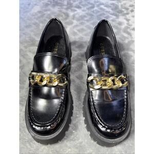 Guess Womens Hillford Chunky Black Patent Leather Gold chain Loafers Sz 8.5